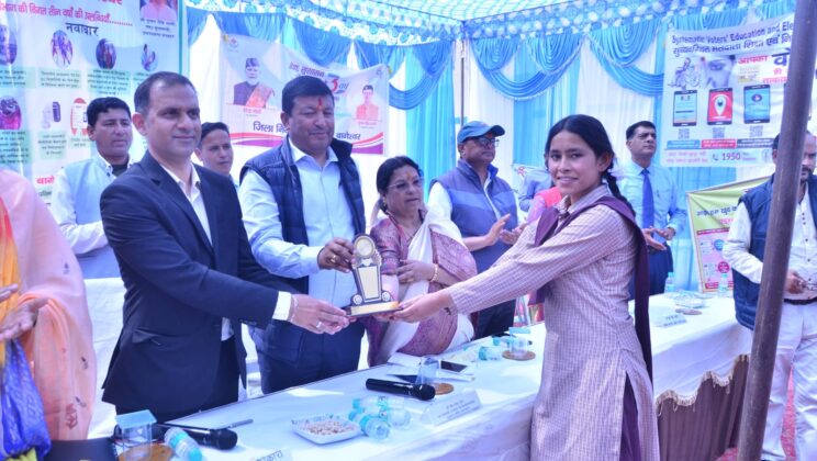 बागेश्वर: – विकास के तीन वर्ष जन सेवा थीम पर राजकीय इण्टर कॉलेज सलानी में बहुउद्देशीय शिविर आयोजित