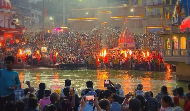 Uttarakhand:- ऋषिकेश की तर्ज पर रुड़की में गंगनहर के लक्ष्मीनारायण घाट पर होगी प्रतिदिन आरती……. मुख्यमंत्री ने किया शुभारंभ