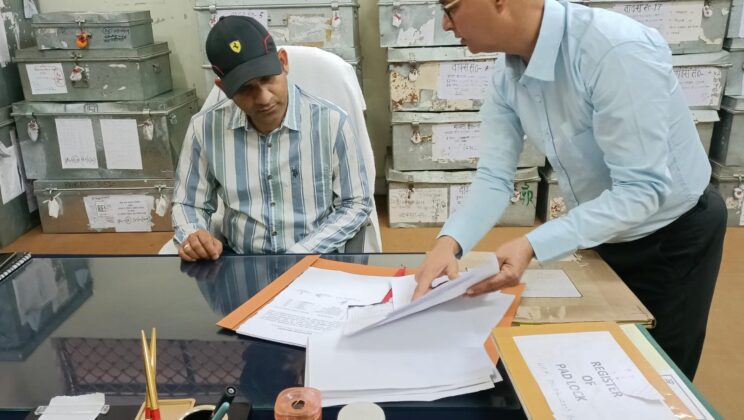 बागेश्वर:- वित्तीय वर्ष 2024 -25 की समाप्ति पर डीएम ने किया कोषागार का निरीक्षण