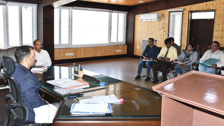 बागेश्वर:- जल संकट निवारण को जिलाधिकारी द्वारा अधिकारियों को प्रभावी कदम उठाने के निर्देश