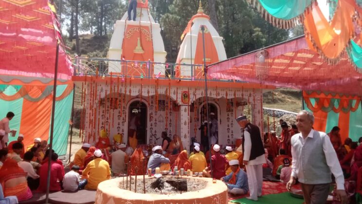 गरुड़ – हरज्यू मंदिर अमोली में प्राण प्रतिष्ठा,यज्ञाहुति भजन -कीर्तनों के बीच विशाल भण्डारे के साथ समापन