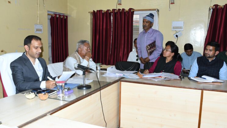 बागेश्वर:- जिलाधिकारी ने जनता दरबार में सुनी जनसमस्याएं……दिए तत्काल निस्तारण के निर्देश