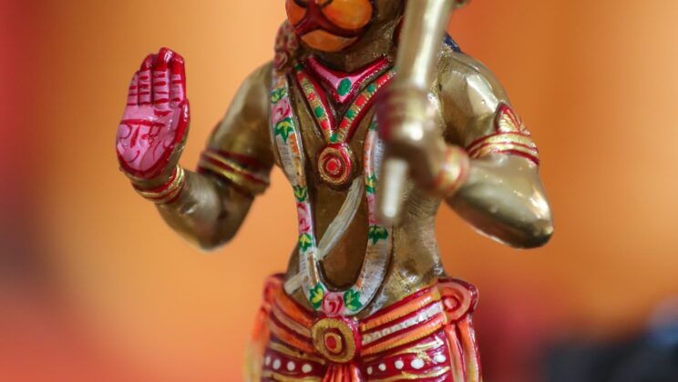 गरुड़ – हनुमान जयंती पर चक्रवर्तेश्वर मंदिर में हुई हनुमान जी व शनिदेव की मूर्ति स्थापना