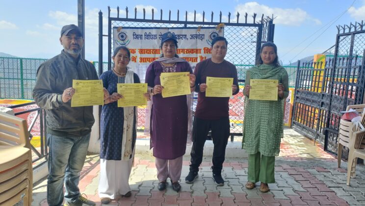 अल्मोड़ा:- राज्य विधिक सेवा प्राधिकरण के निर्देशानुसार हेमवती नंदन बहुगुणा स्टेडियम में अधिकार मित्रों ने आयोजित किया नुक्कड़ नाटक