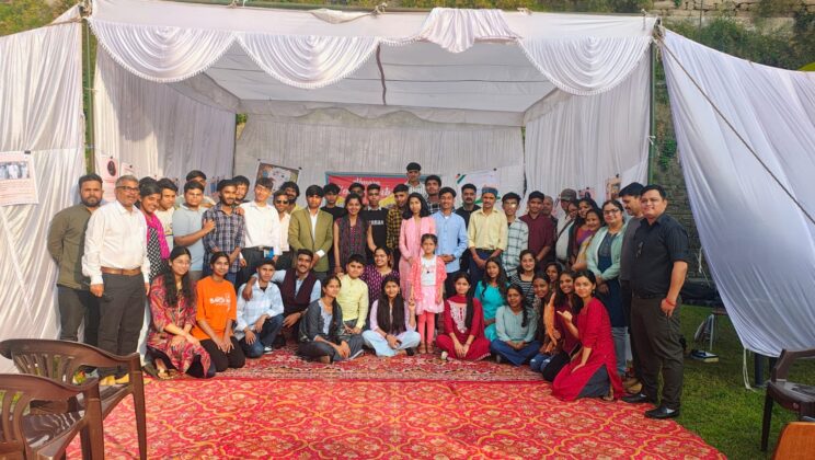 अल्मोड़ा:- यूथ क्लब द्वारा अयोजित किया गया ओपन माइक थीम आधारित कार्यक्रम