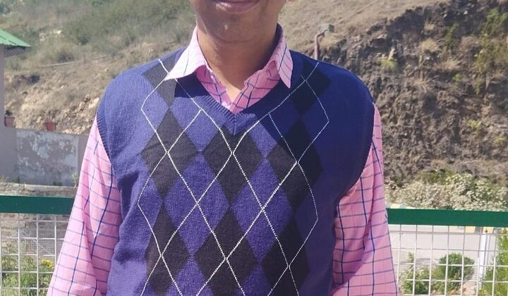 अल्मोड़ा:- “पहाड़ में सेवा नहीं करना चाहते डॉक्टर, क्या इंसानियत अब सुविधा की मोहताज हो गई है?” जानिए क्या बोले सामाजिक कार्यकर्ता