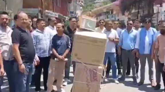 अल्मोड़ा:- पहलगाम आतंकी हमले से लोगों में भड़का आक्रोश…..विरोध में पाकिस्तान सरकार और आतंकवाद का जलाया पुतला