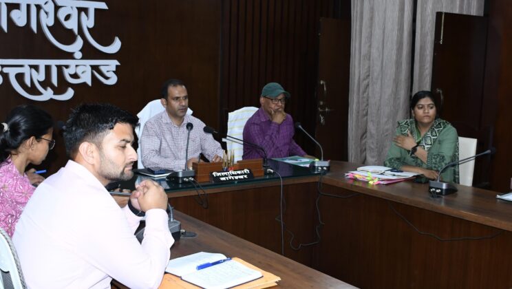 बागेश्वर – सीएम हेल्पलाइन शिकायतों पर डीएम सख्त…. लंबित मामलों के शीघ्र निस्तारण के निर्देश