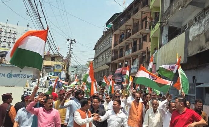 अल्मोड़ा:- जिले में पूरे उत्साह और देशभक्ति के साथ निकाली गई तिरंगा शौर्य सम्मान यात्रा