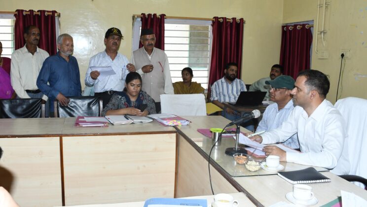 बागेश्वर – जनता दरबार में सड़क,पैंशन, स्वास्थ्य,अवैध कब्जे व पानी से सम्बंधित तेरह शिकायतें दर्ज