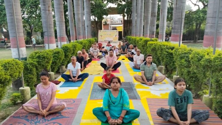 अल्मोड़ा:- आओ हम सब योग करें अभियान के अंतर्गत निःशुल्क योग शिविरों का आयोजन जारी