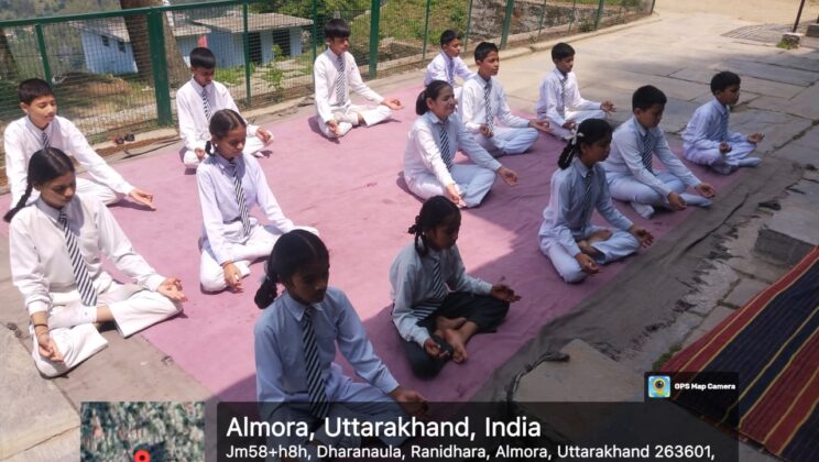 आओ हम सब योग करें अभियान के अंतर्गत निःशुल्क योग शिविरों का आयोजन जारी…… अल्मोड़ा के अनेक स्थानों में जारी है नियमित योगा अभ्यास