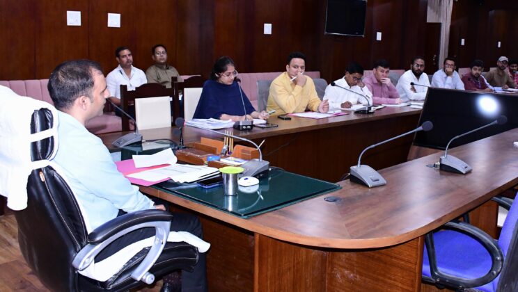 बागेश्वर – जिलाधिकारी ने समाज कल्याण विभाग द्वारा संचालित पेंशन एवं छात्रवृत्ति योजनाओं के लाभार्थियों की आधार सीडिंग प्रक्रिया की करी समीक्षा