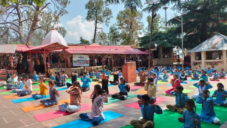 अल्मोड़ा:- न्यायप्रिय देवता भगवान गोलू देवता धाम चितई मंदिर में नमामि गंगे के तहत वेद, पुराणों और नदी सभ्यता पर हुई विशेष चर्चा