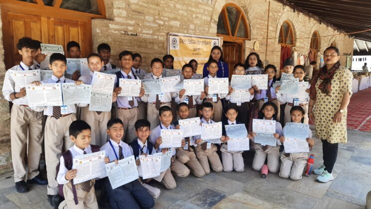 अल्मोड़ा:- राज्य विधिक सेवा प्राधिकरण के निर्देशानुसार अधिकार मित्रों द्वारा आयोजित किया गया जागरूकता शिविर