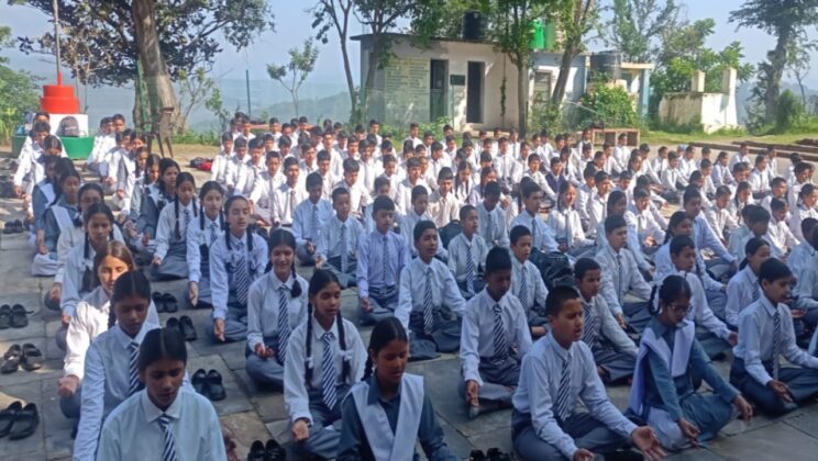 “अल्मोड़ा में योग, संस्कृति और पर्यावरण चेतना का अद्भुत संगम……. ‘आओ हम सब योग करें’ अभियान बना जन आंदोलन”