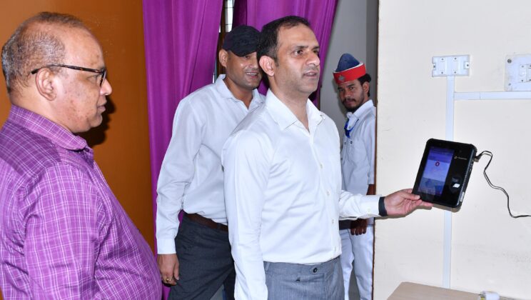 बागेश्वर:-जिलाधिकारी भटगई ने किया विकास भवन के कार्यालयों का औचक निरीक्षण, बायोमेट्रिक हाजिरी और जनसुविधाओं पर जोर