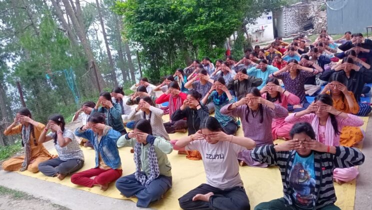 “आओ हम सब योग करें” अभियान ने पकड़ी नई रफ्तार…….योग के साथ वेद-पुराण एवं नदी सभ्यता पर भी हो रहा चिंतन-मंथन