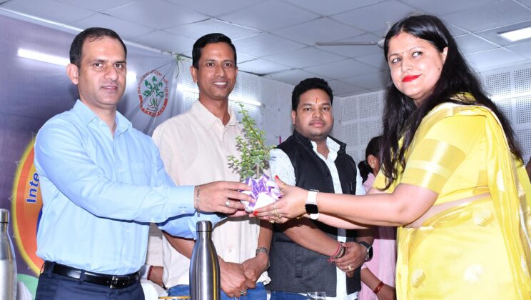 बागेश्वर:- आयुष मेले में जुटी भीड़, जनमानस ने लिया स्वास्थ्य लाभ……योग एवं आयुर्वेद के संगम से स्वस्थ जीवन की ओर बढ़ा बागेश्वर