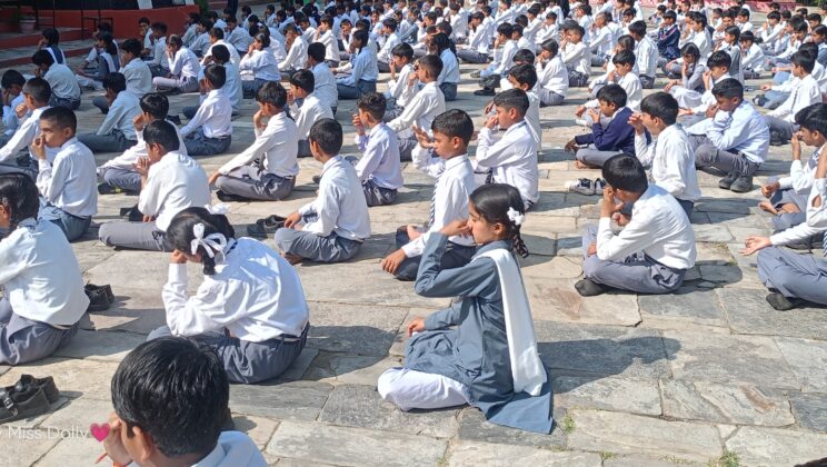 “आओ हम सब योग करें” अभियान:- अल्मोड़ा में योग बना जनआंदोलन……बच्चों से लेकर बुजुर्गों तक भारी उत्साह