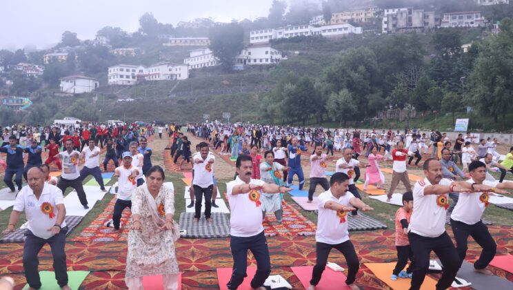 सिमकनी मैदान में गूंजा योग, जागा आत्मबोधः अल्मोड़ा ने अंतरराष्ट्रीय योग दिवस को बनाया जनचेतना का पर्व