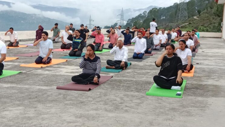 अल्मोड़ा:- जिले में राज्य विधिक सेवा प्राधिकरण के निर्देशानुसार आयोजित किया गया योग शिविर