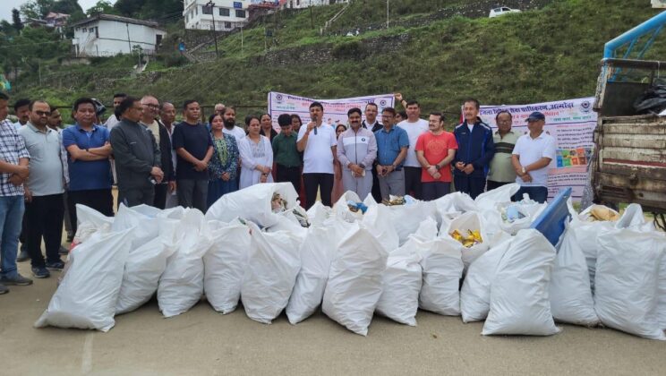 अल्मोड़ा:- जिले में विधिक सेवा प्राधिकरण द्वारा चलाया गया वृहद स्वच्छता एवं जागरूकता अभियान