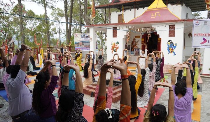 कुलदेवी ऐड़ी माता मंदिर डोलीडाना में वेद, पुराण और गंगा संस्कृति पर अद्वितीय संवाद……नमामि गंगे अभियान का अनुपम संगम