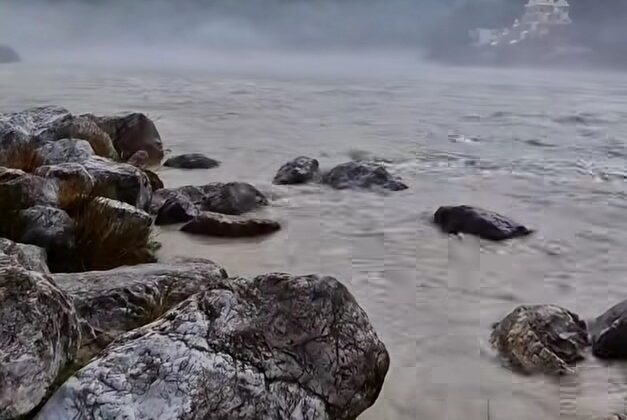 Uttarakhand:- गंगा के बहाव में बहे दो लोग…. पुलिस ने पर्यटकों से करी यह अपील