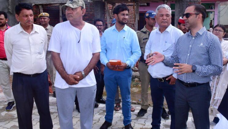 बागेश्वर – कठायतवाड़ा एवं मंडलसेरा के नालों का जिलाअधिकारी ने किया निरीक्षण….. दिए डी.पी.आर. शीघ्र तैयार करने के निर्देश