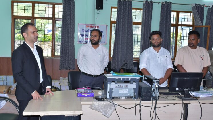 बागेश्वर: – जिलाधिकारी/जिला निर्वाचन अधिकारी आशीष भटगई ने कंट्रोल रूम व पंचस्थानीय कार्यालय का किया औचक निरीक्षण