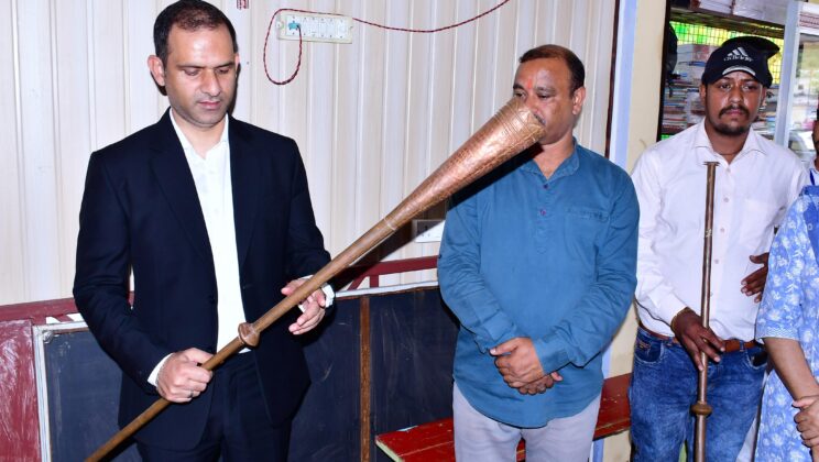 बागेश्वर – जिलाधिकारी आशीष भटगई ने वेलफेयर सोसाइटी द्वारा संचालित ताम्र आउटलेट का किया निरीक्षण