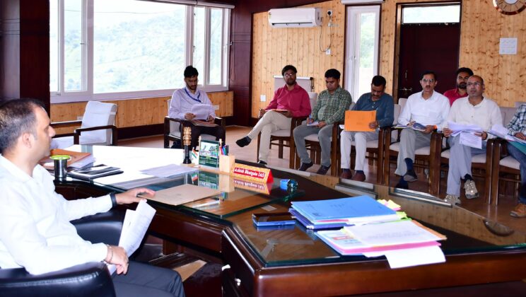 बागेश्वर – डीएम ने की नाबार्ड ग्रामीण अवसंरचना विकास निधि के तहत संचालित परियोजनाओं की करी समीक्षा