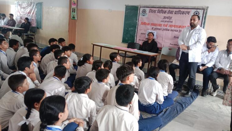 अल्मोड़ा:- ‘ विश्व जनसंख्या दिवस’ के अवसर पर राज्य विधिक सेवा प्राधिकरण के दिशा निर्देशानुसार चलाया गया जागरूकता अभियान