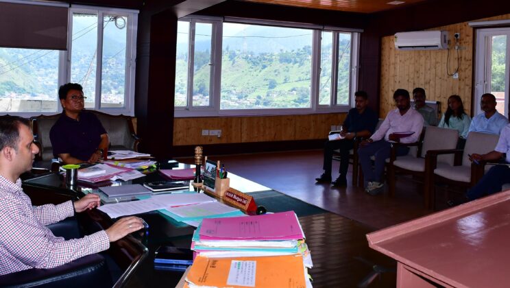 बागेश्वर – जिलाधिकारी ने जनपद में हरेला पर्व पर 50 हजार पौधे रोपित करने का दिया लक्ष्य