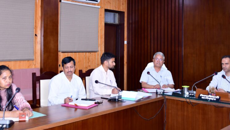 बागेश्रर – वन भूमि हस्तांतरण मामलों के त्वरित निस्तारण हेतु जिलाधिकारी ने दिए निर्देश