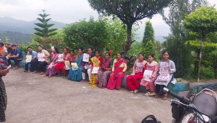 गरुड़ – ग्राम पंचायत दुदिला में प्रधान प्रत्याशी सीता आर्या ने घर- घर जाकर मतदाताओ से किया संपर्क……कहा सच्चाई और महिलाओं का हो सम्मान