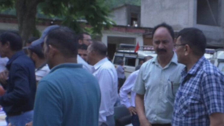 बागेश्वर – कपकोट ब्लाक के दूरस्थ मतदान केन्द्रों को पोलिंग पार्टियां रवाना