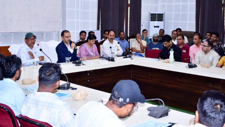 बागेश्वर:-विकास भवन सभागार में मतगणना कार्मिकों को दिया गया प्रशिक्षण