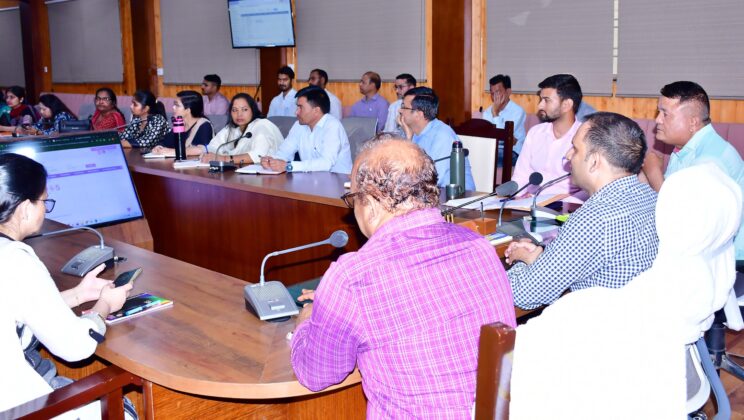 बागेश्वर – सभी विभागाध्यक्ष समयबद्ध और प्रभावी तौर पर शिकायतों का निस्तारण करना सुनिश्चित करें – डीएम