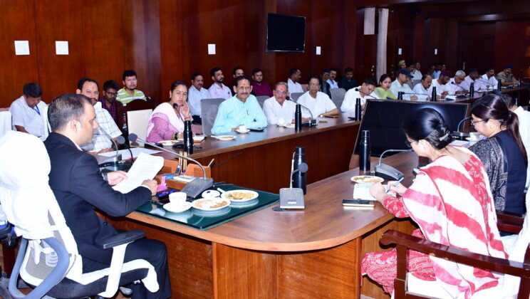 बागेश्वर:- स्वतंत्रता दिवस की तैयारियों को लेकर डीएम ने ली बैठक