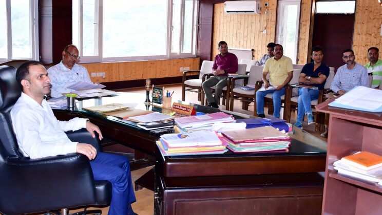 बागेश्वर – जिलाधिकारी ने मंदिर माला मिशन की प्रगति की करी समीक्षा….अधिकारियो को दिये आवश्यक निर्देश