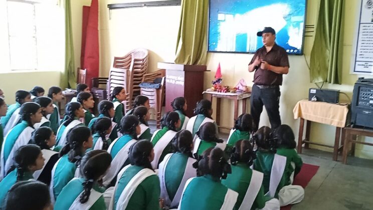 अल्मोड़ा:- अधिकार मित्रों द्वारा इस विद्यालय में चलाया गया जागरूकता अभियान