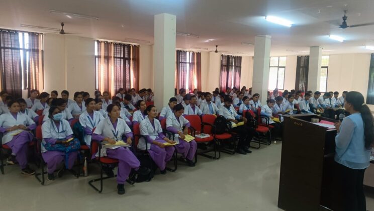 अल्मोड़ा:- राज्य विधिक सेवा प्राधिकरण के दिशा निर्देशानुसार जिले के इस विद्यालय में चलाया गया विधिक जागरूकता अभियान