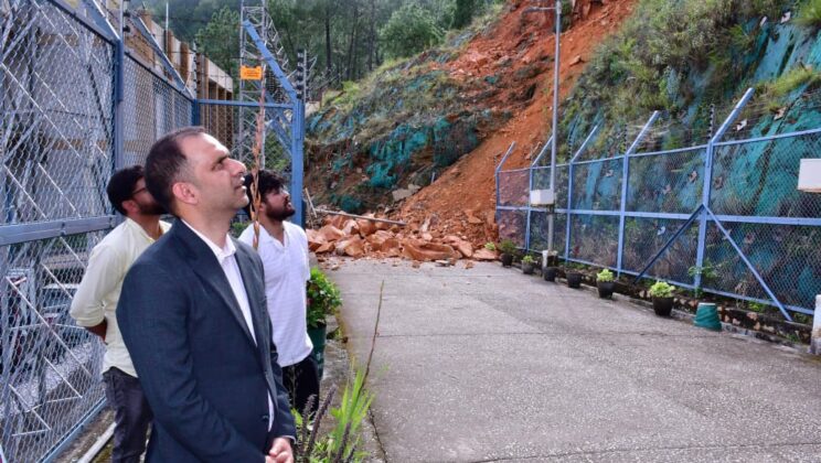 बागेश्वर – जिलाधिकारी आशीष भटगई ने पिटकुल 132 केवी सर्विस स्टेशन नारायण देव वार्ड का किया निरीक्षण