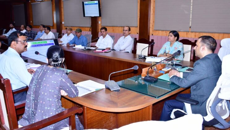 बागेश्रर – रोजगार से जोड़ने के लिए बनाई जाए ठोस कार्ययोजना – जिलाधिकारी