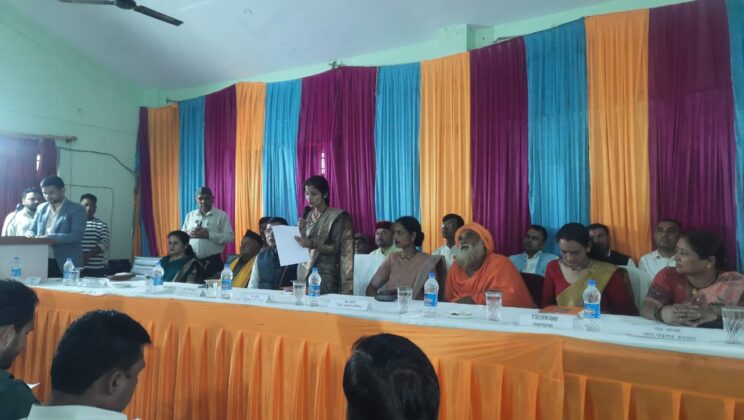 बागेश्वर – कपकोट ब्लाक सभागार में उपजिलाधिकारी ने ब्लाक प्रमुख,ज्येष्ट प्रमुख व कनिष्ठ प्रमुख को दिलाई पद और गोपनीयता की शपथ