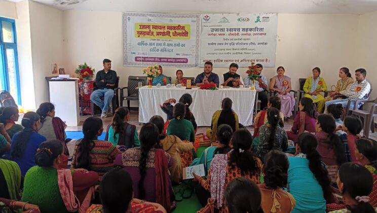 अल्मोड़ा:- आरतोला में आयोजित की गई ग्रामीण उद्यम वेग वृद्धि परियोजना ग्रामोत्थान की वार्षिक आमसभा