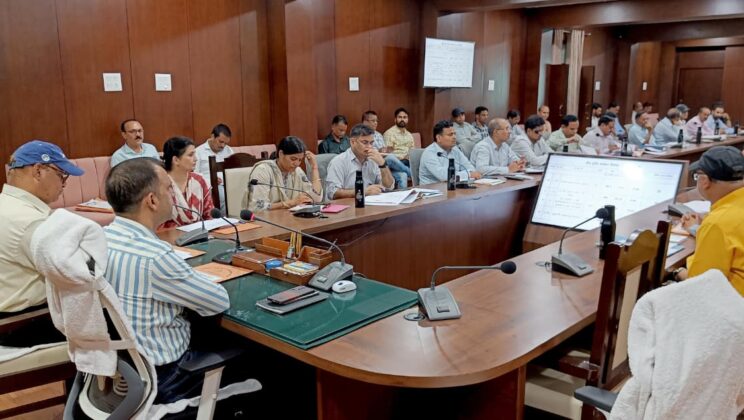बागेश्वर – जिला योजना की बैठक में राज्य व केन्द्र पोषित योजनाओं तथा बीस सूत्रीय कार्यक्रम की प्रगति की करी गई समीक्षा