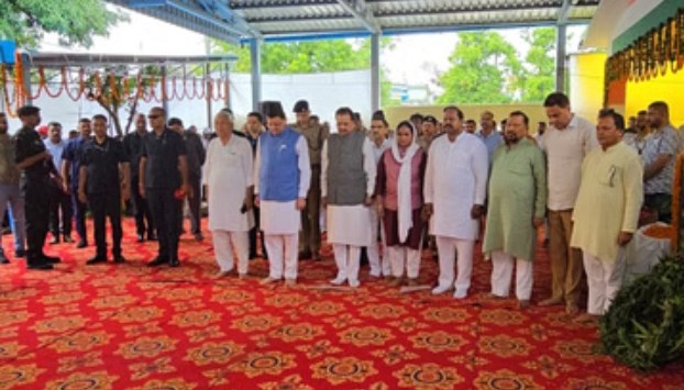 Uttarakhand:- खटीमा गोलीकांड के शहीदों को मुख्यमंत्री पुष्कर सिंह धामी ने अर्पित किए श्रद्धा सुमन….. परिजनों को किया सम्मानित